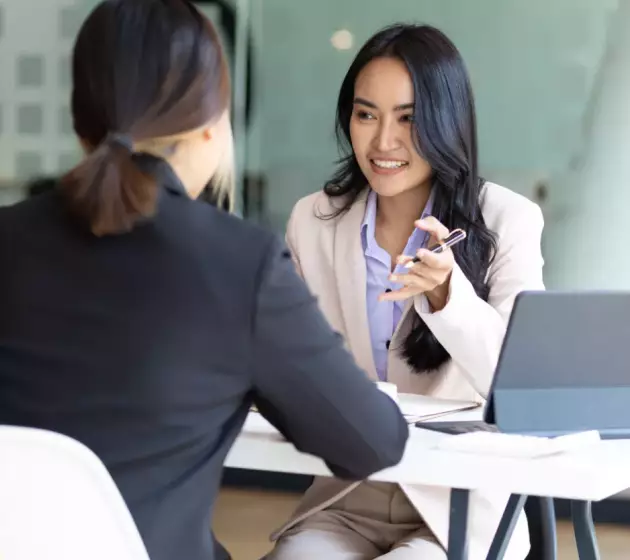 businesswoman-discussing-with-colleagues-in-the-of-2023-11-27-05-18-17-utc-938×1024 businesswoman-discussing-with-colleagues-in-the-of-2023-11-27-05-18-17-utc-938x1024